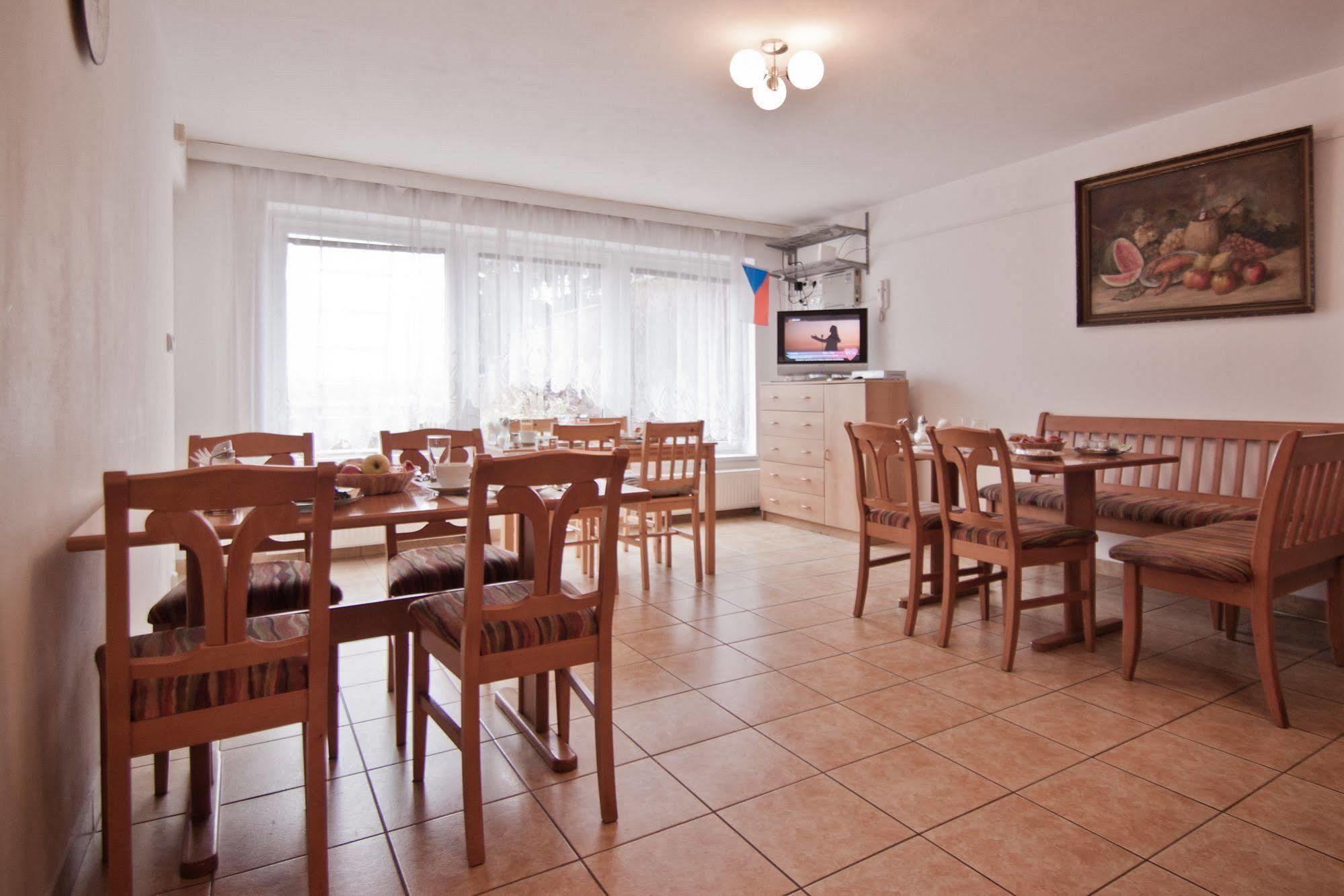 Pension Nika Praga Exterior foto
