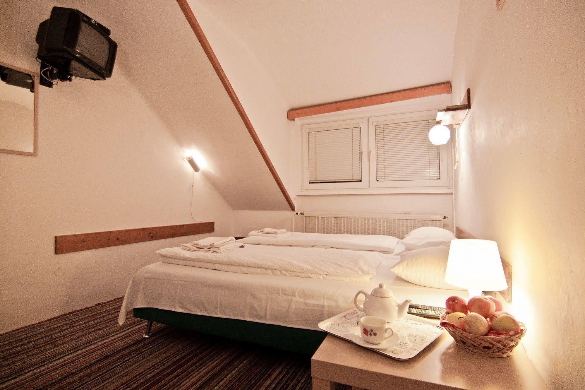 Pension Nika Praga Exterior foto