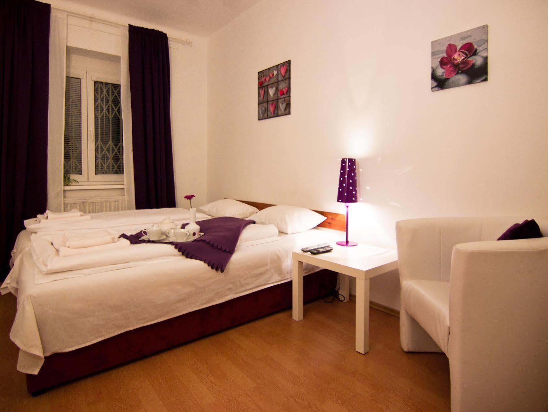 Pension Nika Praga Exterior foto